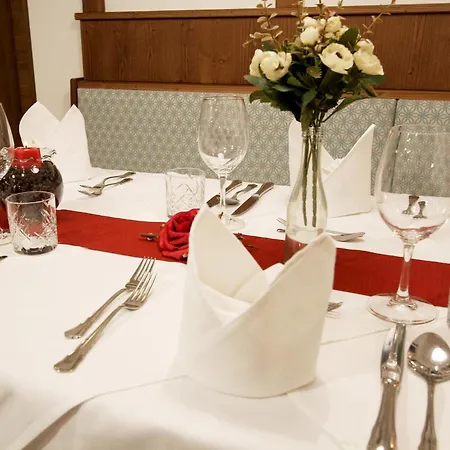 Alpenhotel Ensmann מלון