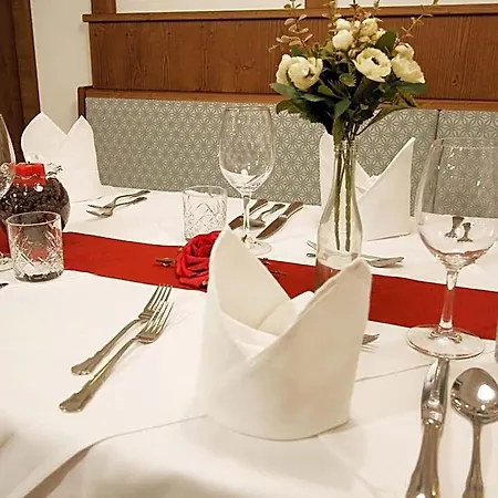 מלון Alpenhotel Ensmann 4*