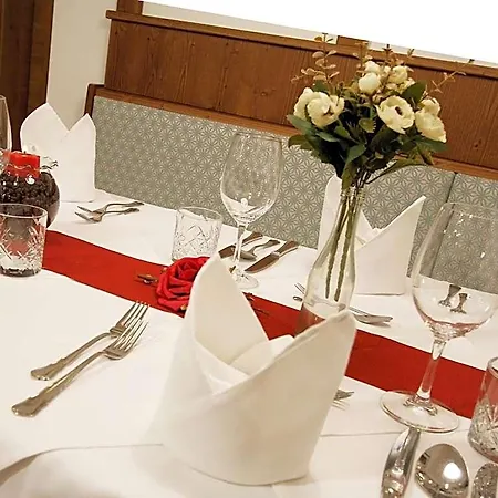 מלון Alpenhotel Ensmann 4*